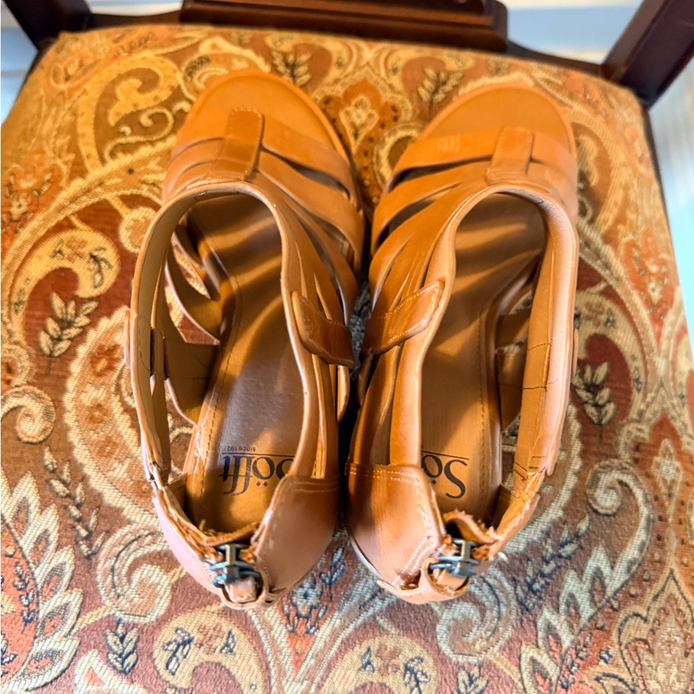 Sofft Zip back leather sandal. Size 9. EUC Only worn 1x. Wood heel. - Picture 10 of 14